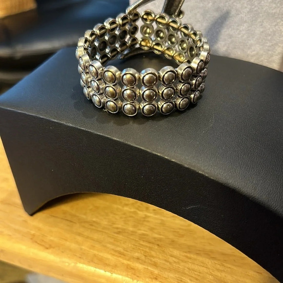 Bracelet, silver tone it looks like a belt buckle. The belt buckle has bling - Picture 2 of 2